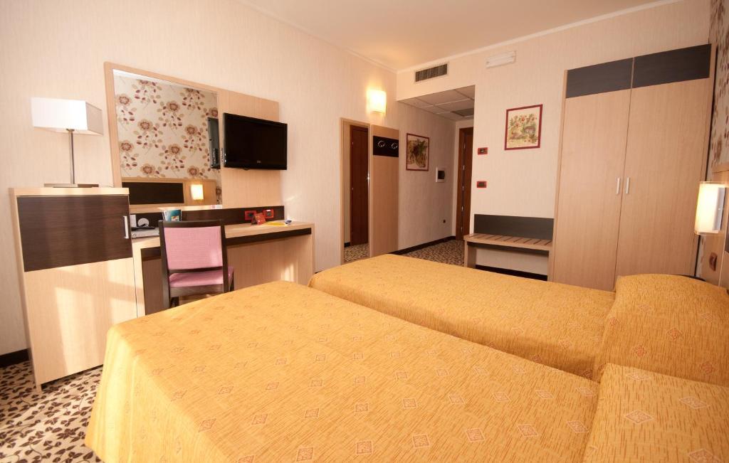 Hotel Brindor Poirino Pokoj fotografie
