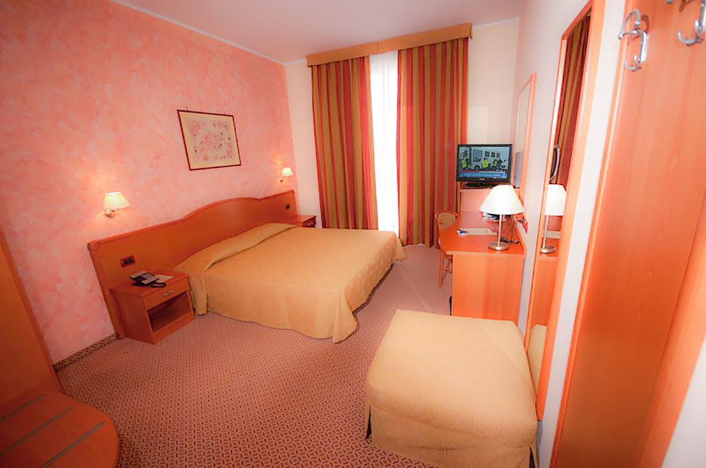 Hotel Brindor Poirino Exteriér fotografie